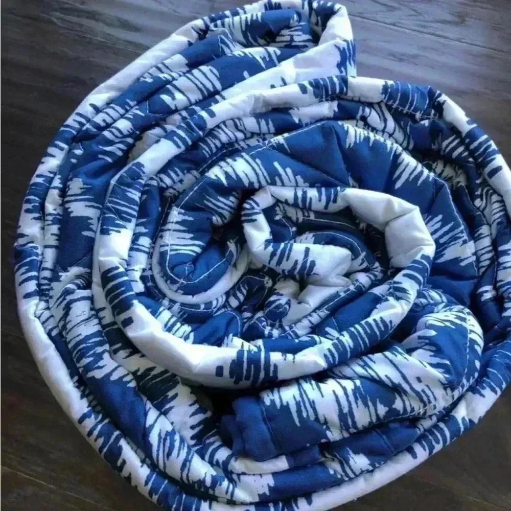 Kohl’s Big One Reversible Olivia Quilt Set w/2 Shams Blue geometric pattern F/Q